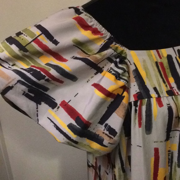 CLOSET CLEAR OUT!!! ELLE abstract shift dress - Picture 3 of 6